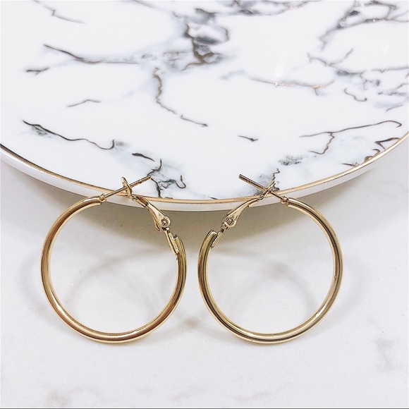 New🌸Gold 3cm Hoop Earrings - Picture 4 of 5